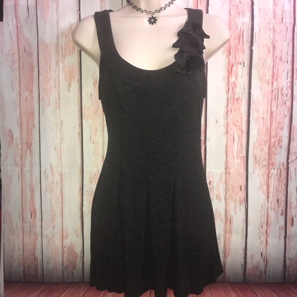 Gray sleeveless top